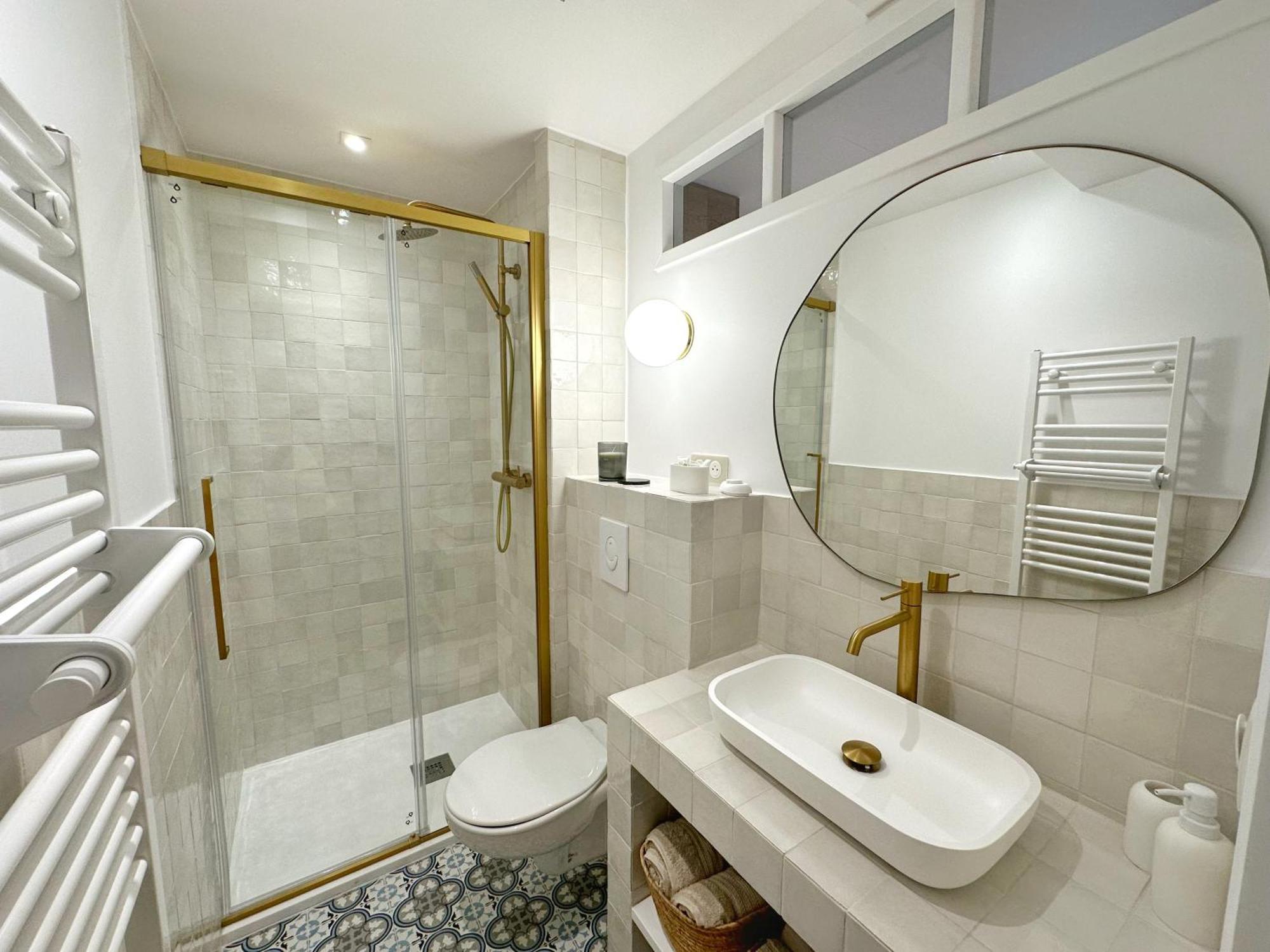 La Maison Cavet 5 Appartements De Standing Au Coeur Du Village Sanary-sur-Mer Bagian luar foto