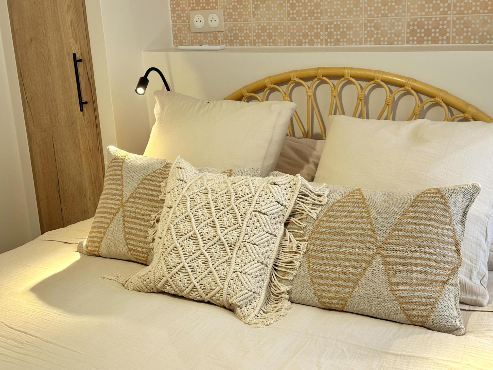 La Maison Cavet 5 Appartements De Standing Au Coeur Du Village Sanary-sur-Mer Bagian luar foto